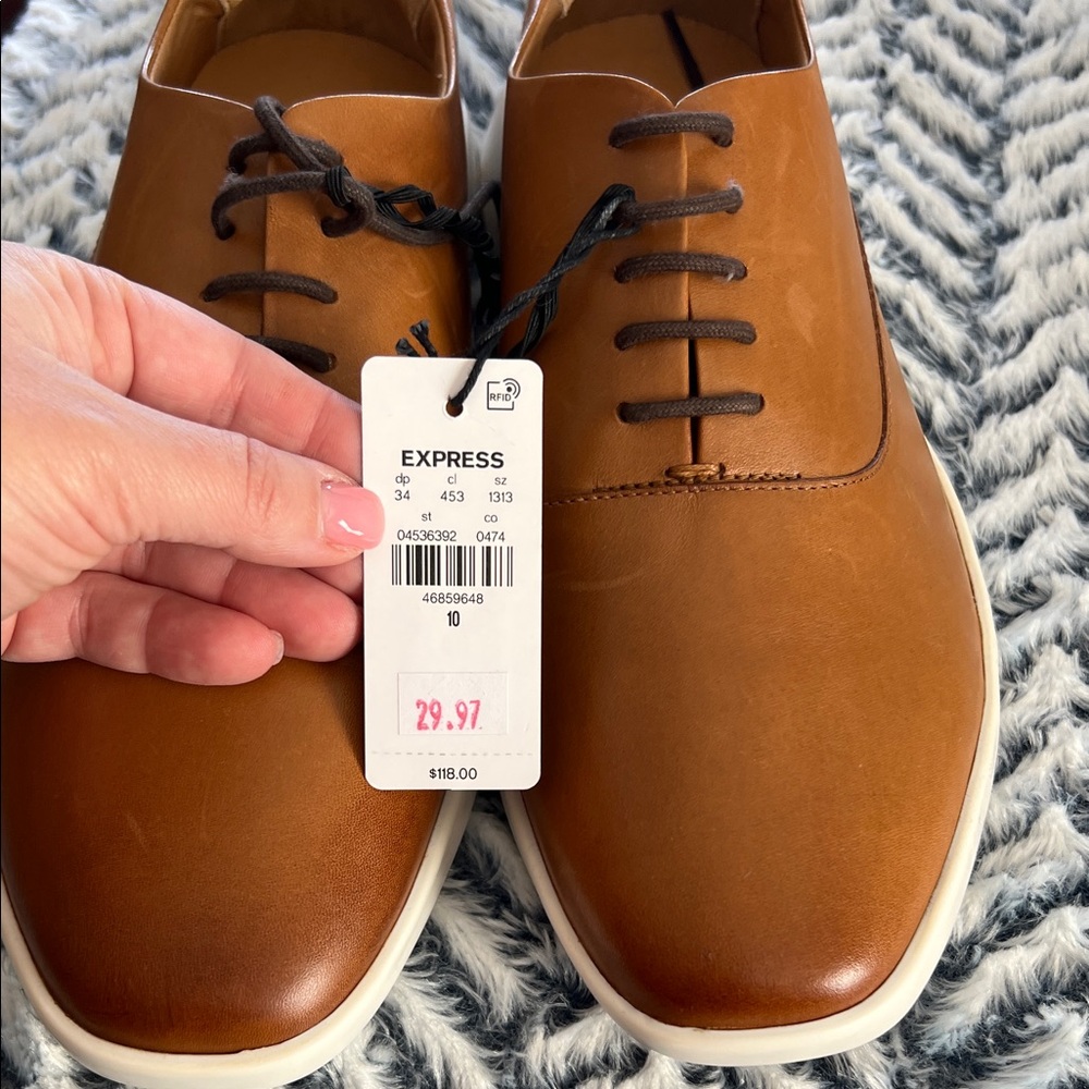 Express Men's Brown Leather Oxfords - Picture 4 of 4